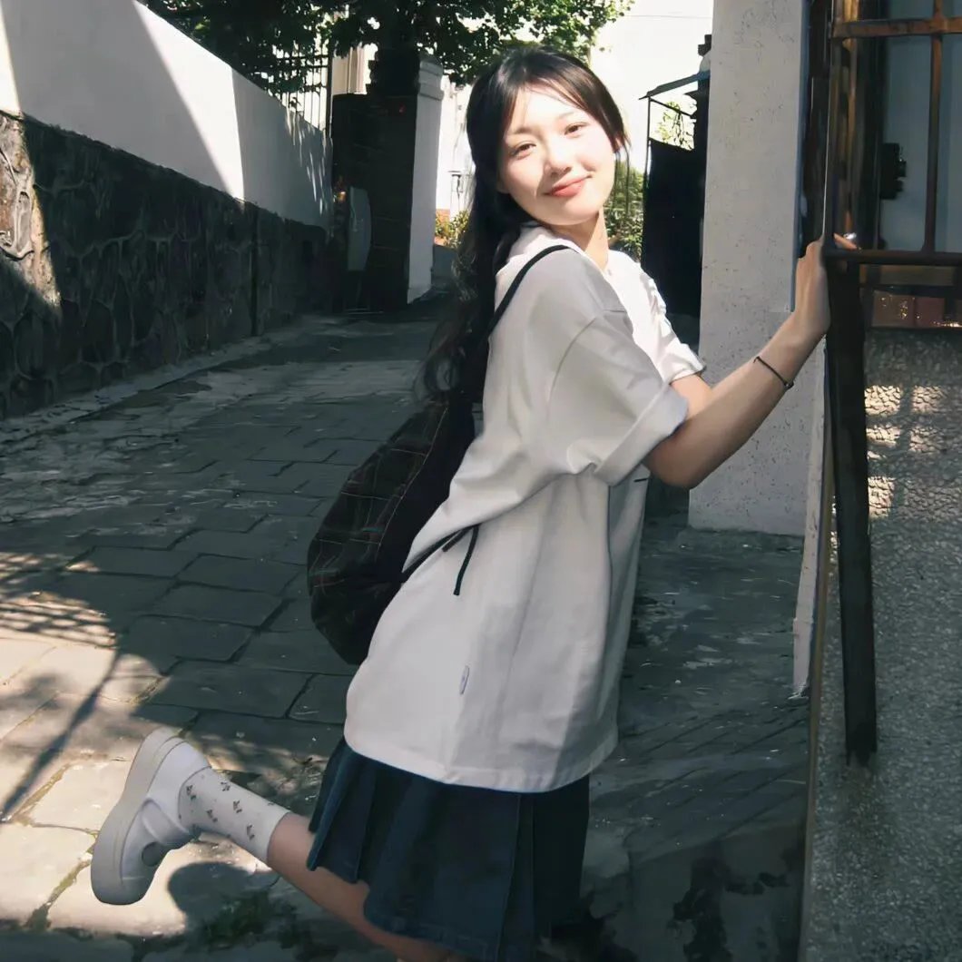 烈日下的石头